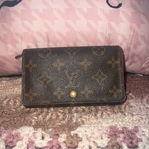 Authentic Louis Vuitton monogram snap wallet